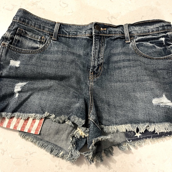 STILL WITH TAGS Old Navy Patriotic Jean Shorts - Picture 1 of 7
